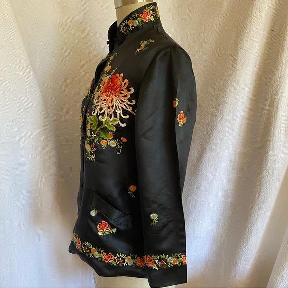 Vintage XS/S silk black heavily embroidered jacket. - Picture 5 of 9